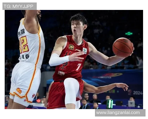 年轻气盛曾凡博14分7篮板7助攻大帽洛夫顿李弘权高效砍下20分